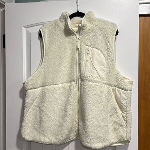 Maurice’s Brand new 2X sherpa vest